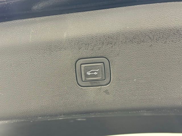 Used 2023 Buick Enclave Avenir w/ Avenir Technology Package image 5