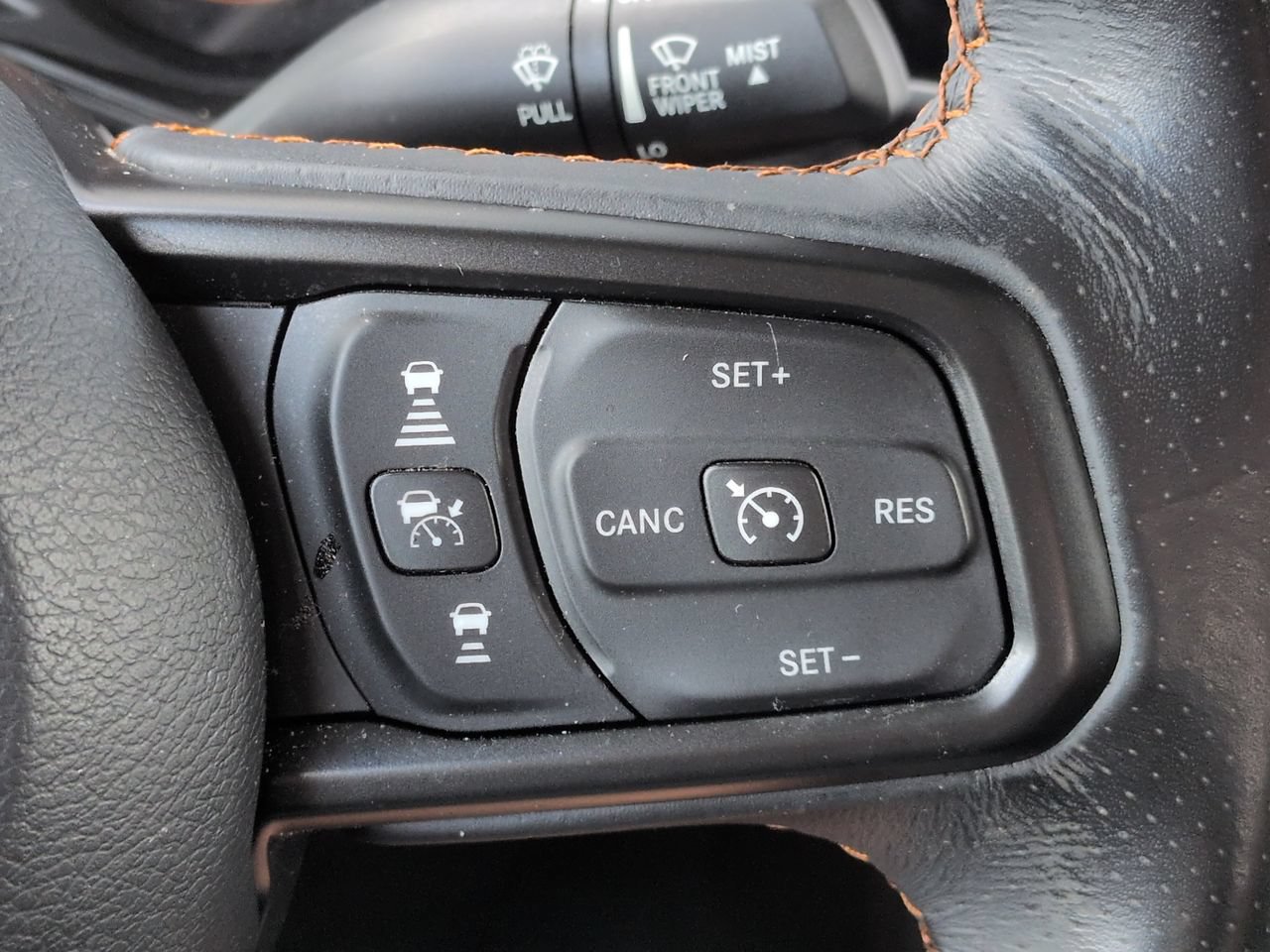 Used 2024 Jeep Gladiator Mojave w/ Technology Group AWD/4WD image 25