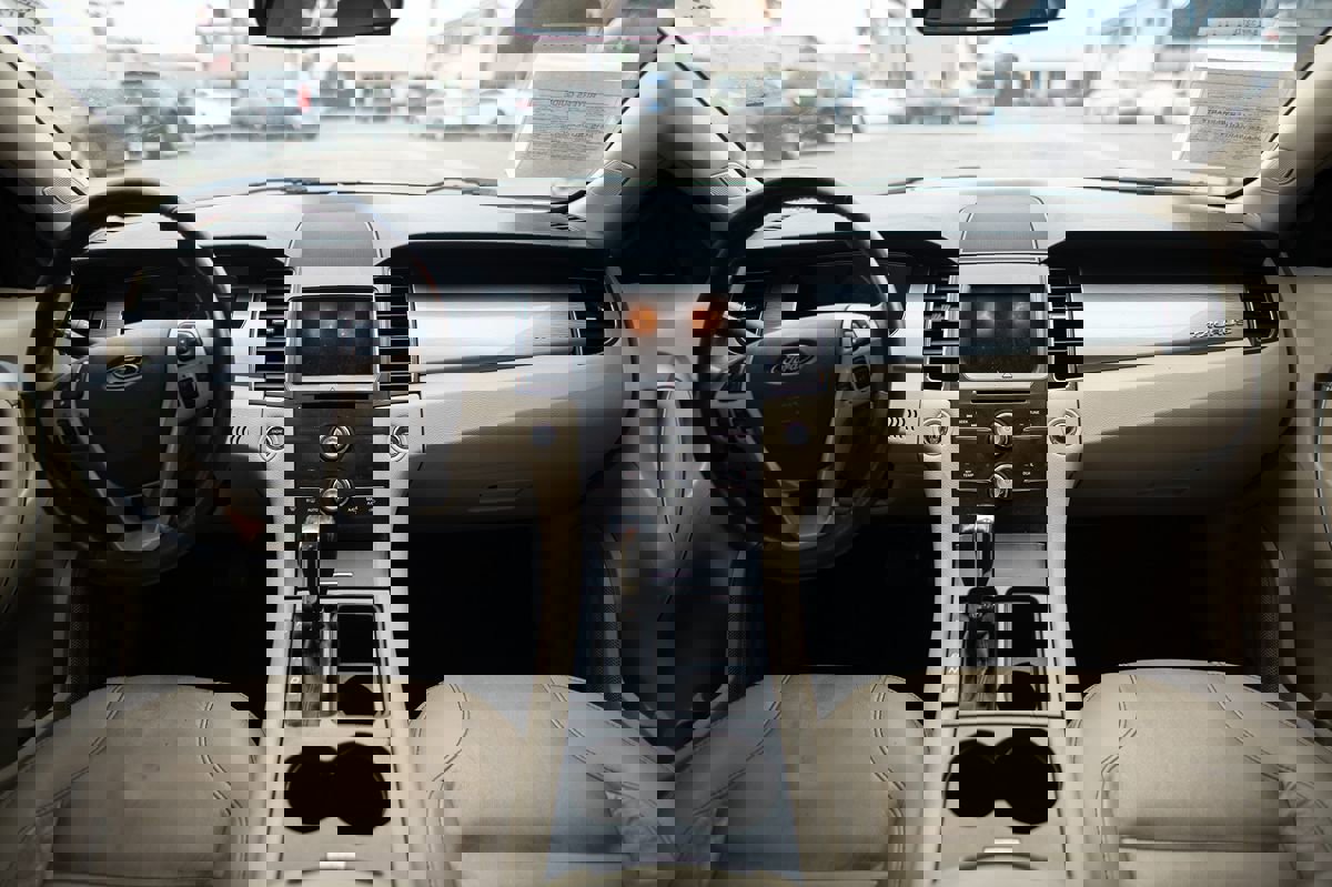 Used 2018 Ford Taurus SEL w/ Equipment Group 201A image 24