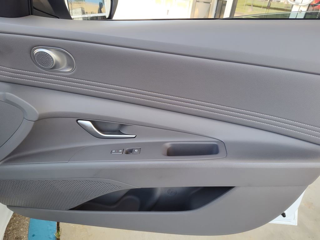 Used 2025 Hyundai Elantra Sport image 24