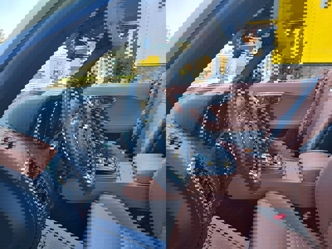 Used 2018 Jaguar F-TYPE R image 22