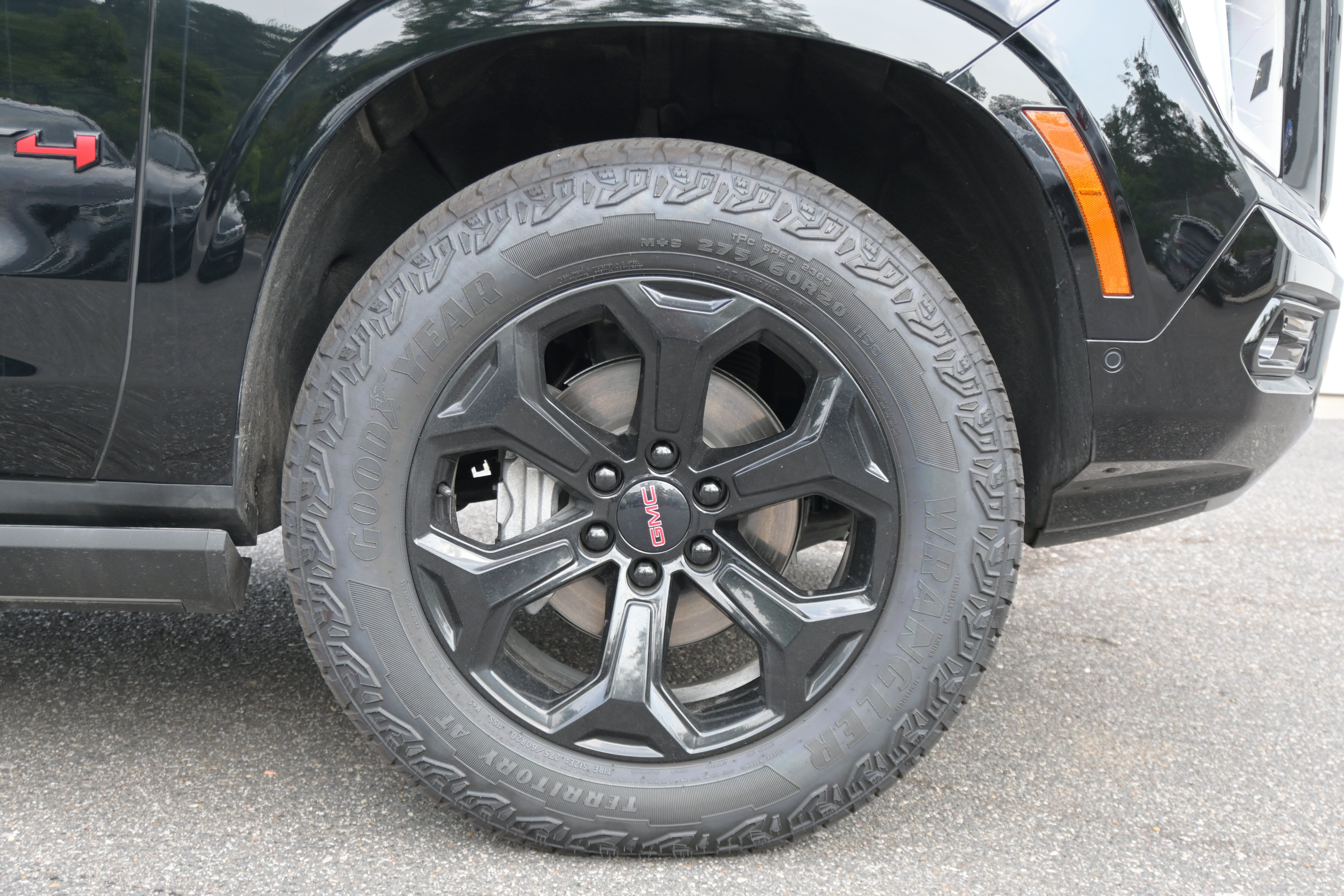 Used 2026 GMC Yukon AT4 w/ AT4 Premium Plus Package AWD/4WD image 13