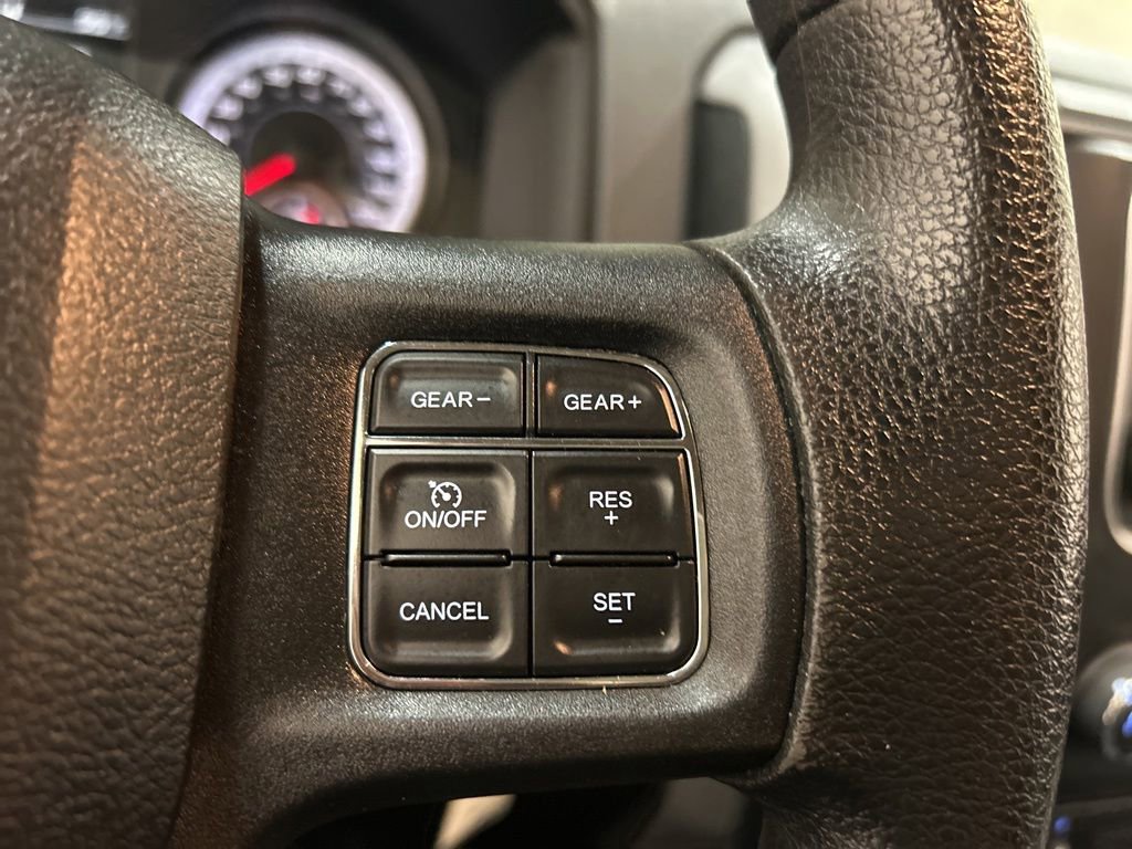 Used 2015 RAM 1500 Express RWD image 23