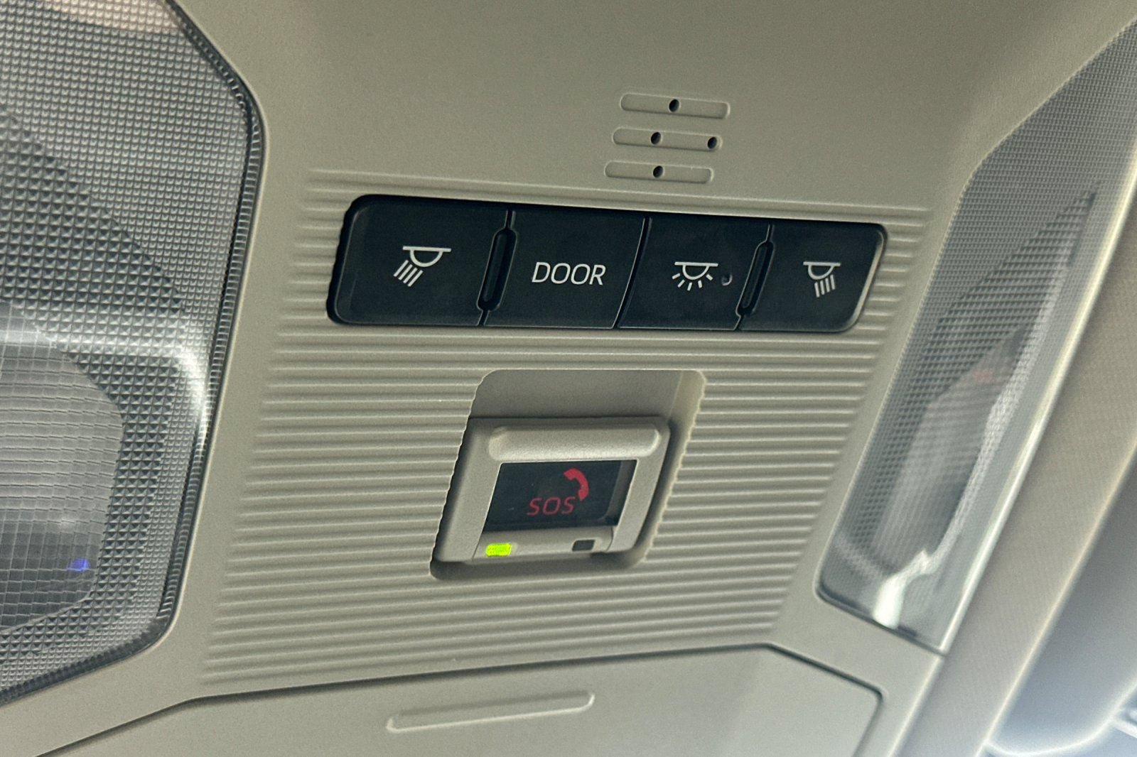 Used 2020 Toyota RAV4 LE w/ Carpet Mat Package FWD image 23