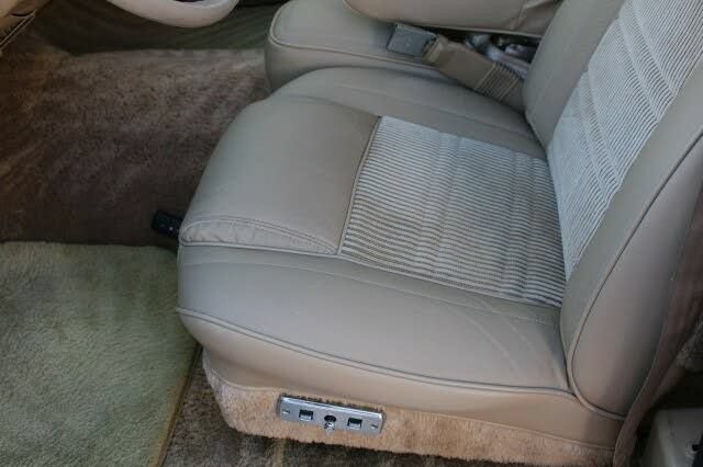 Used 1990 Jeep Grand Wagoneer AWD/4WD image 55