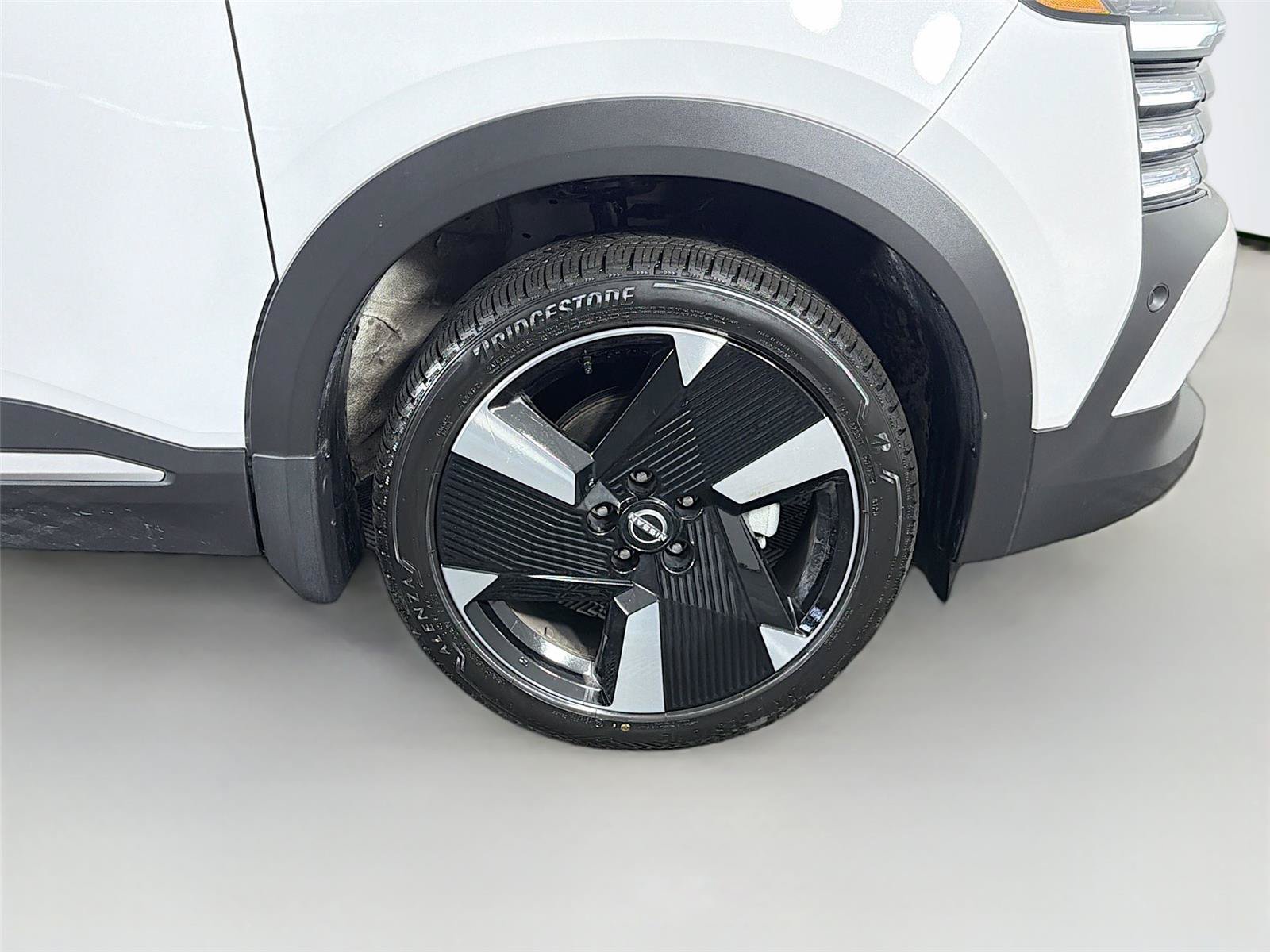 Used 2025 Nissan Kicks SR w/ SR Premium Package AWD/4WD image 36