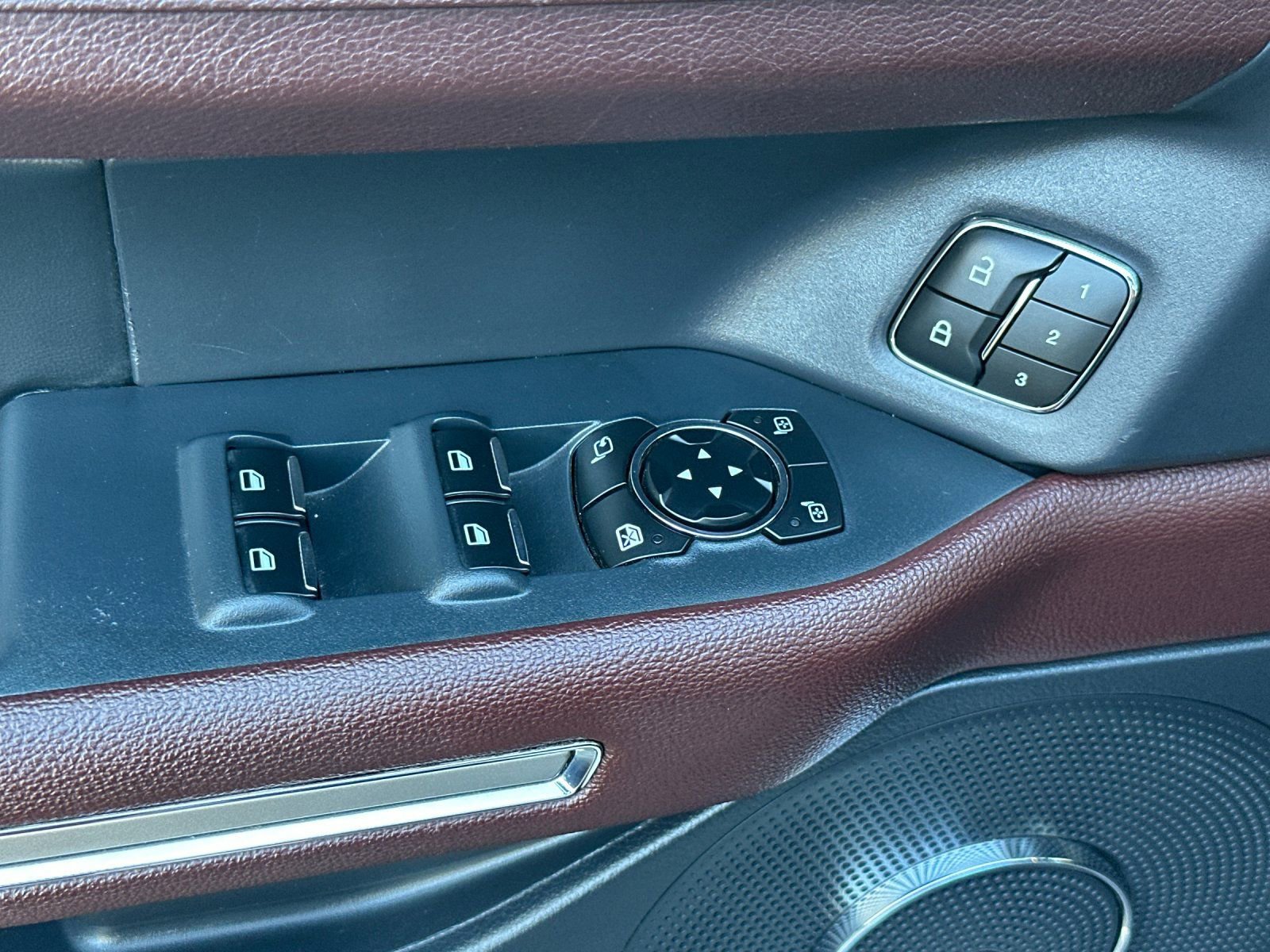 Used 2023 Ford Expedition Limited image 12