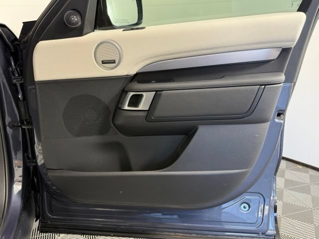Used 2025 Land Rover Discovery Dynamic SE AWD/4WD image 20