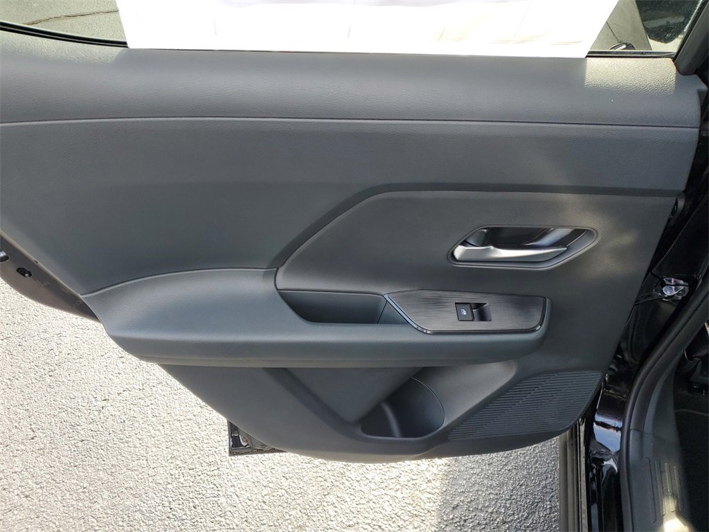 Used 2025 Nissan Kicks SV image 38