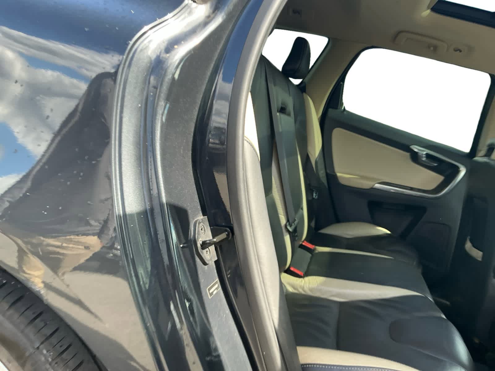 Used 2012 Volvo XC60 T6 AWD/4WD image 12