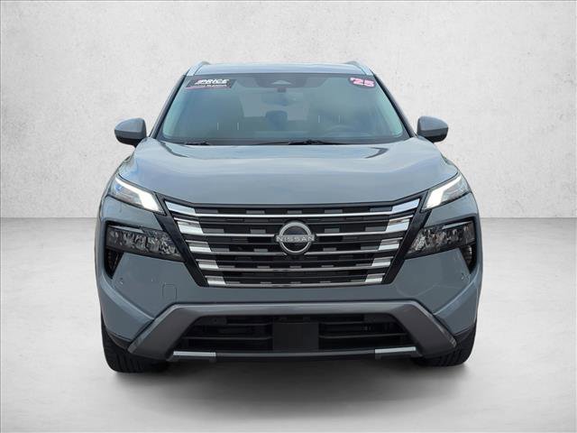 Used 2025 Nissan Rogue SL FWD image 2