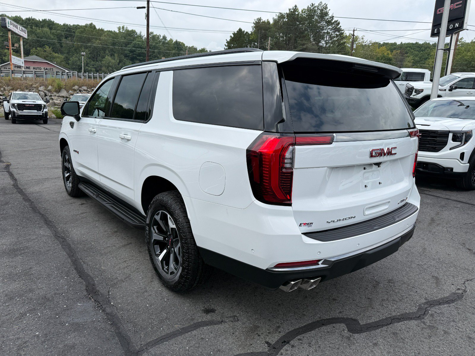 New 2026 GMC Yukon XL AT4 AWD/4WD image 3
