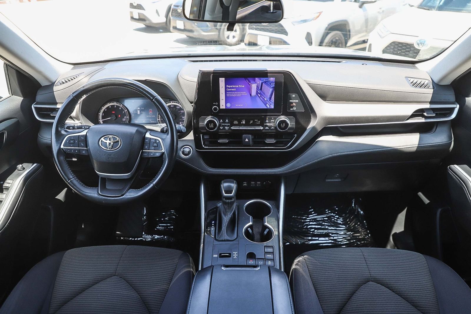 Used 2023 Toyota Highlander LE FWD image 12