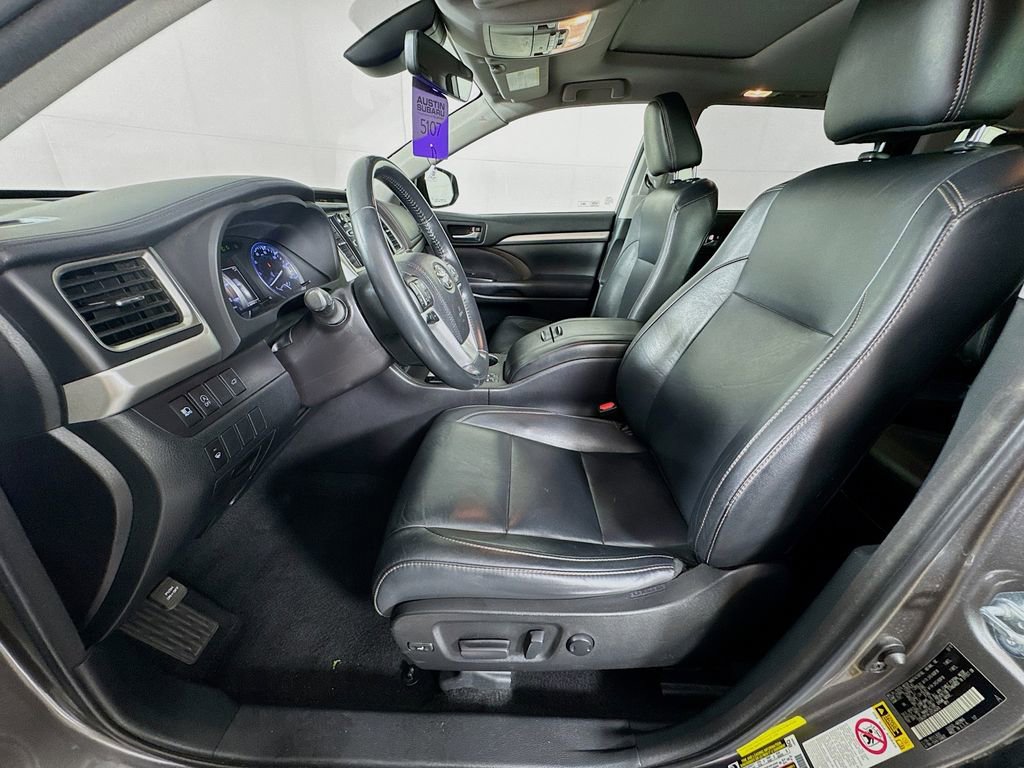 Used 2018 Toyota Highlander XLE FWD image 25