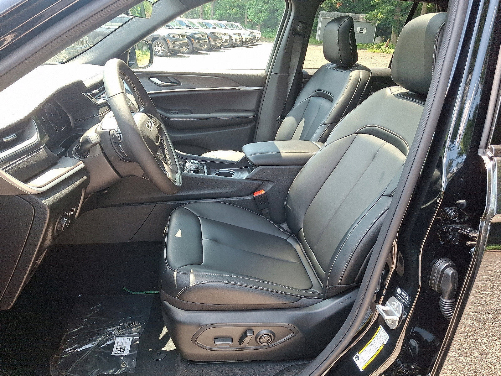 New 2025 Jeep Grand Cherokee Limited image 8