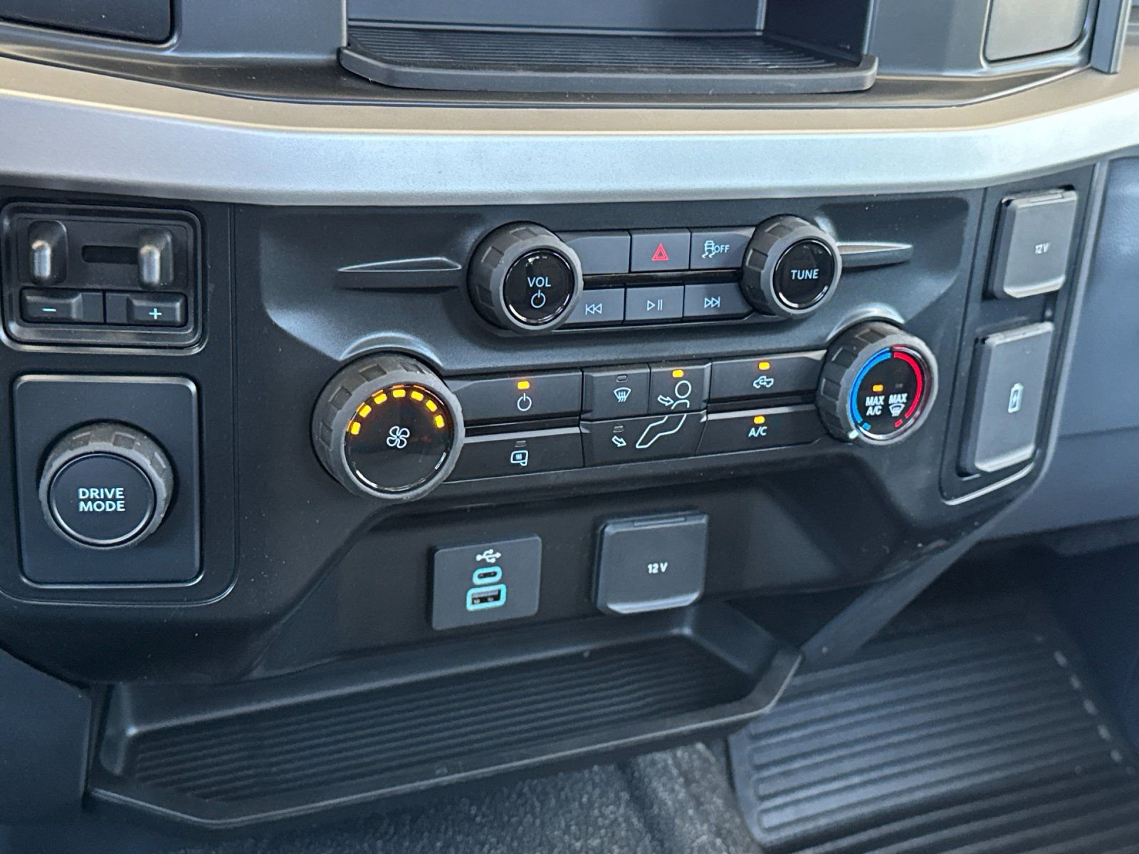 New 2025 Ford F450 XL w/ XL Chrome Package image 19