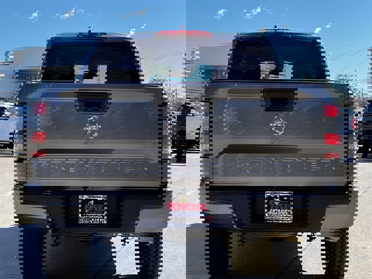 Used 2023 Nissan Frontier SV image 5