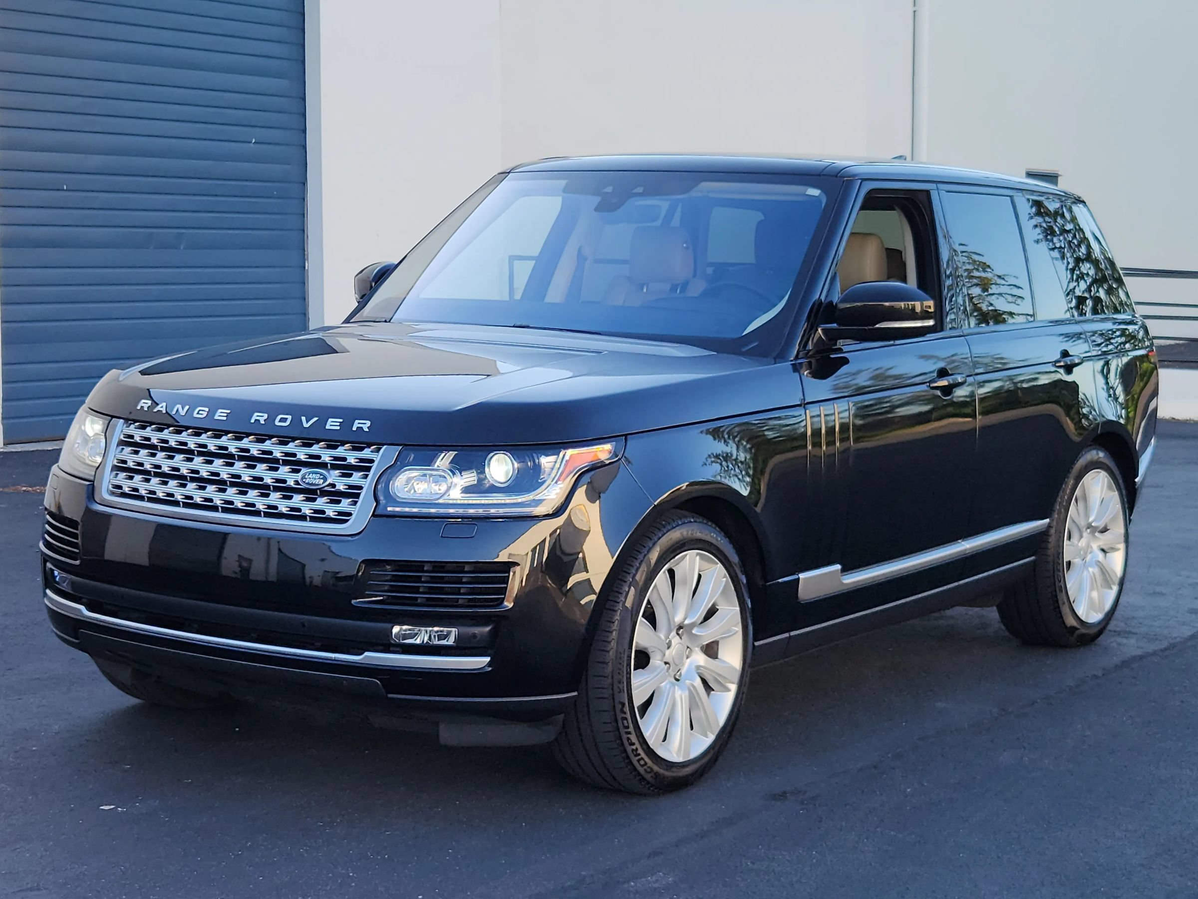 Used 2017 Land Rover Range Rover Supercharged AWD/4WD image 1