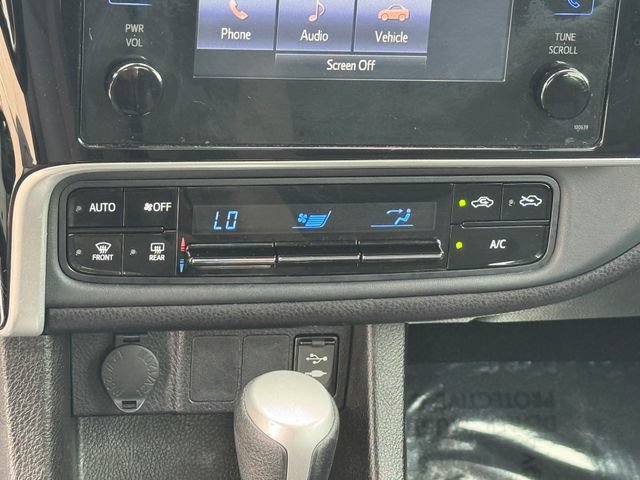 Used 2017 Toyota Corolla LE w/ Carpet Mat Package (TMS) FWD image 18