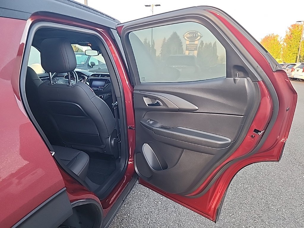 Used 2023 Chevrolet TrailBlazer RS w/ Sun and Liftgate Package AWD/4WD image 17