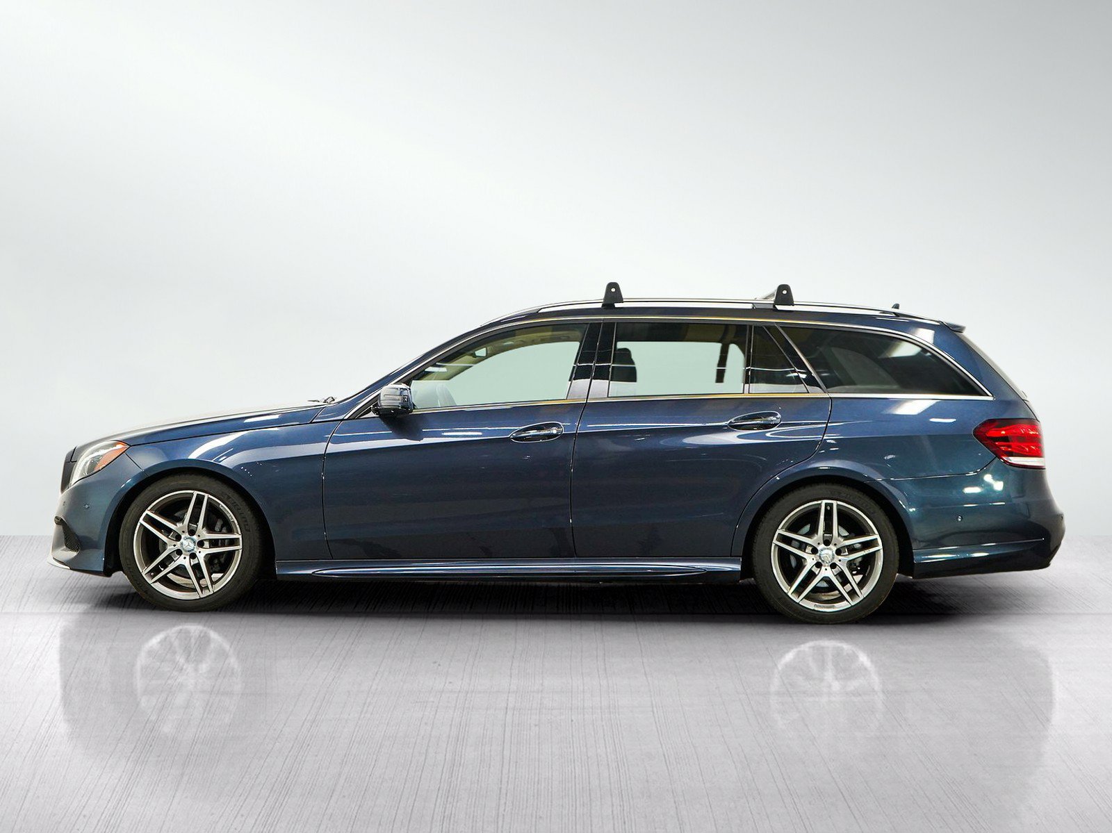 Used 2016 Mercedes-Benz E 350 4MATIC Wagon w/ Premium Package image 2