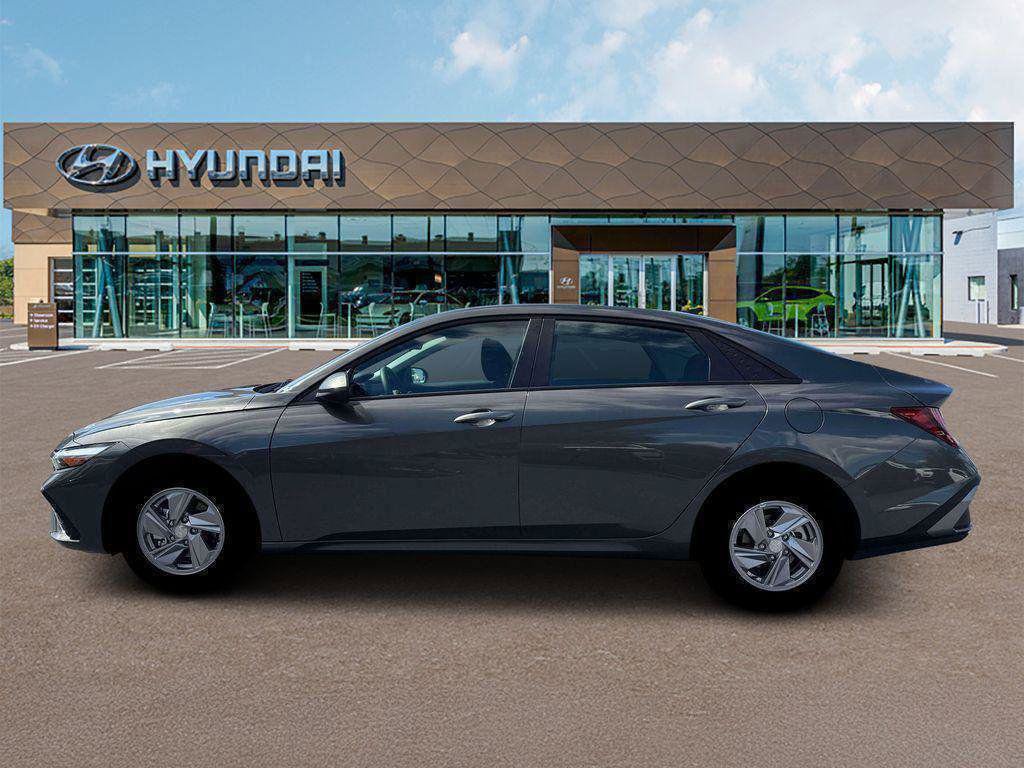 New 2026 Hyundai Elantra SE FWD image 3