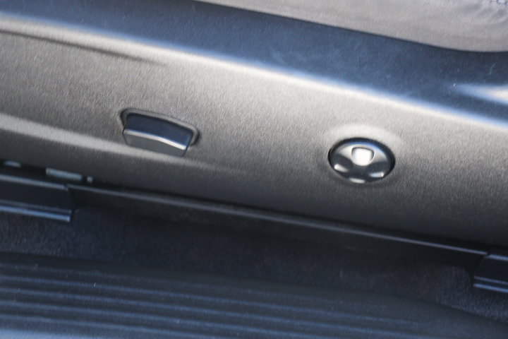 Used 2016 Dodge Challenger SXT image 12