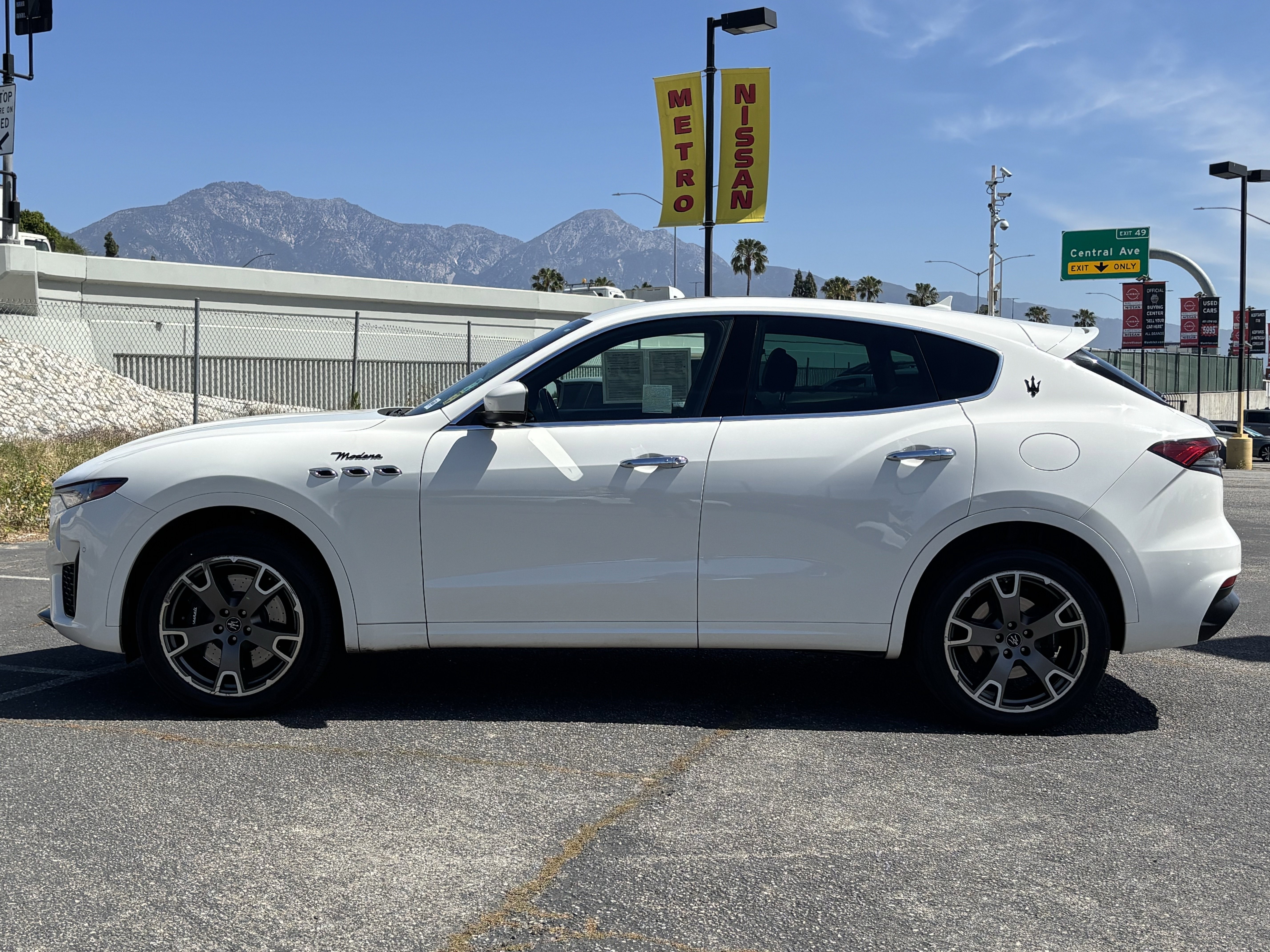 Used 2023 Maserati Levante Modena AWD/4WD image 2