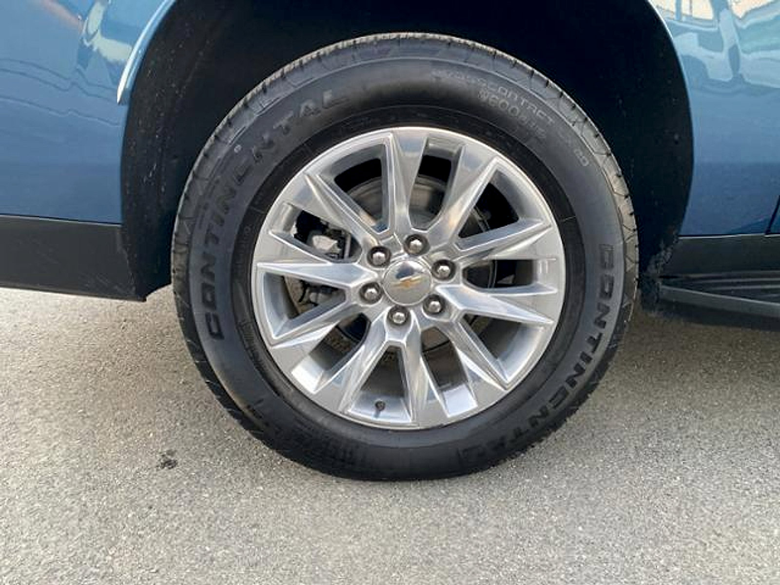 Used 2025 Chevrolet Suburban Premier image 7