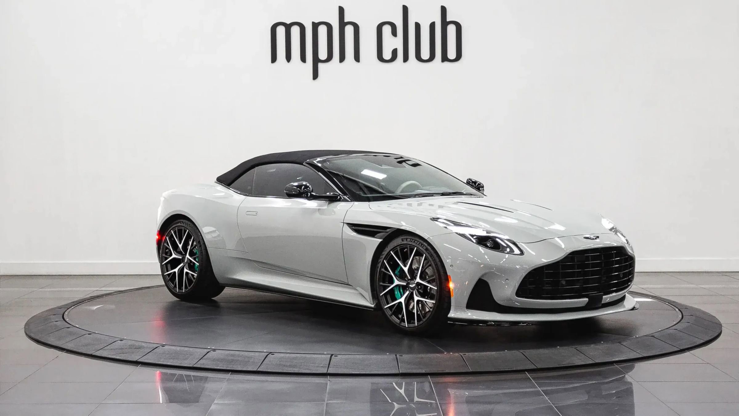 Used 2024 Aston Martin DB12 Convertible image 9