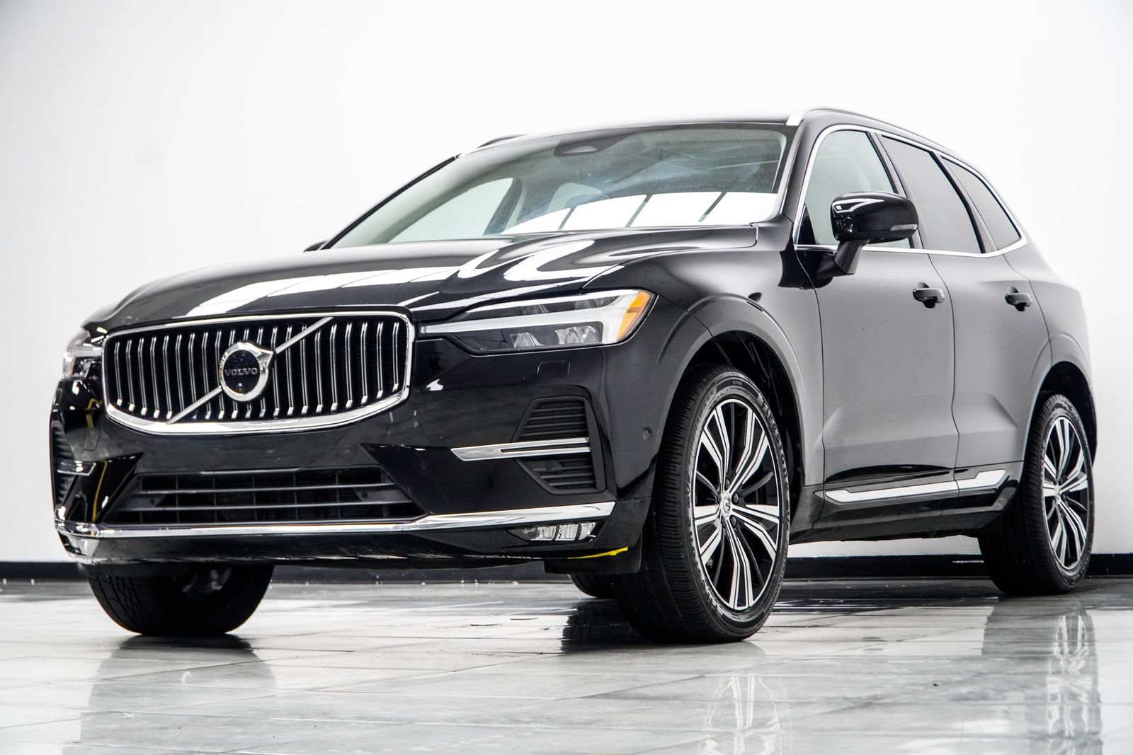 Used 2023 Volvo XC60 B5 Plus w/ Protection Package Premier FWD image 8