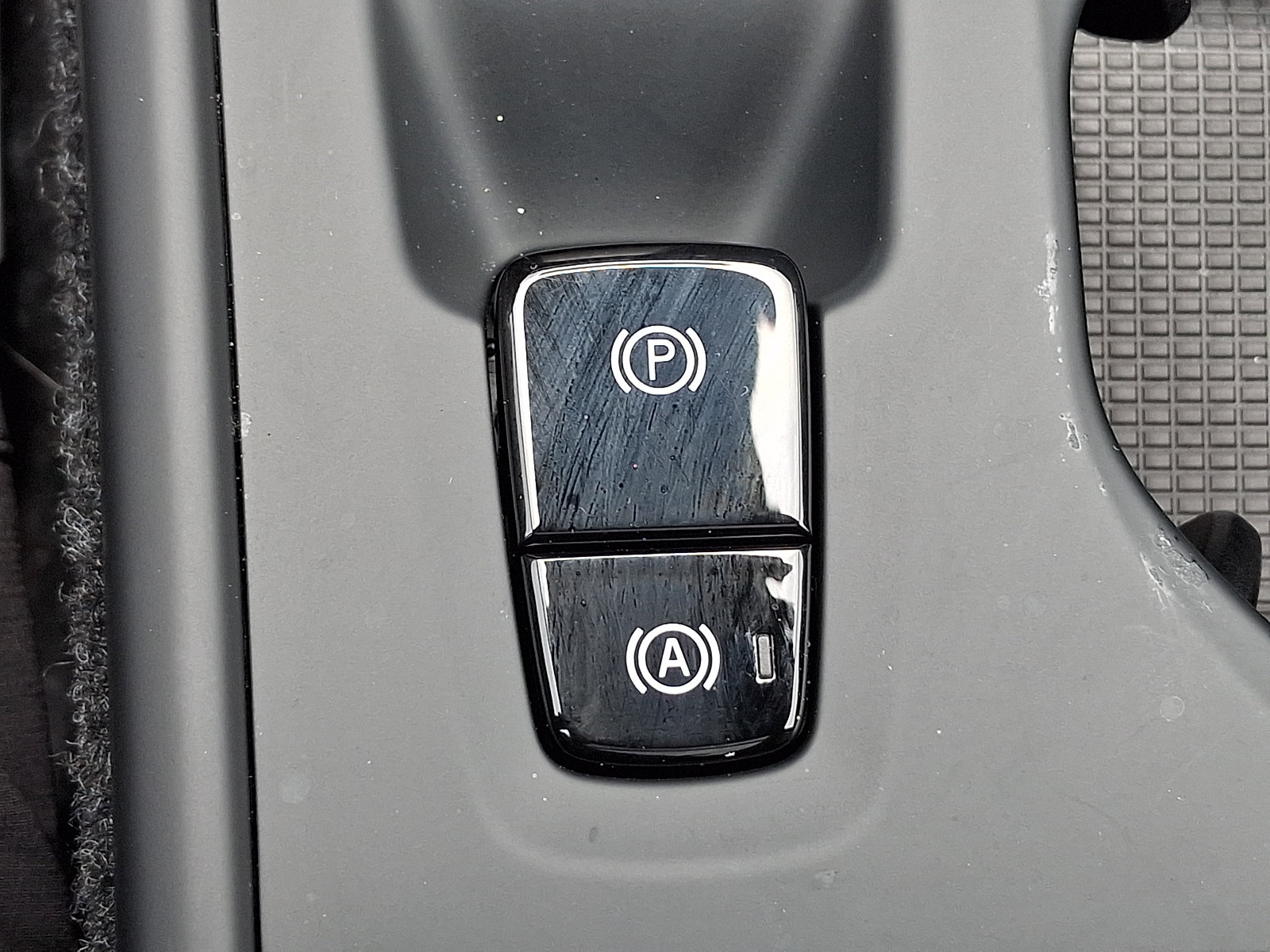 Used 2025 Volvo XC40 B5 Core w/ Protection Package Premier AWD/4WD image 25