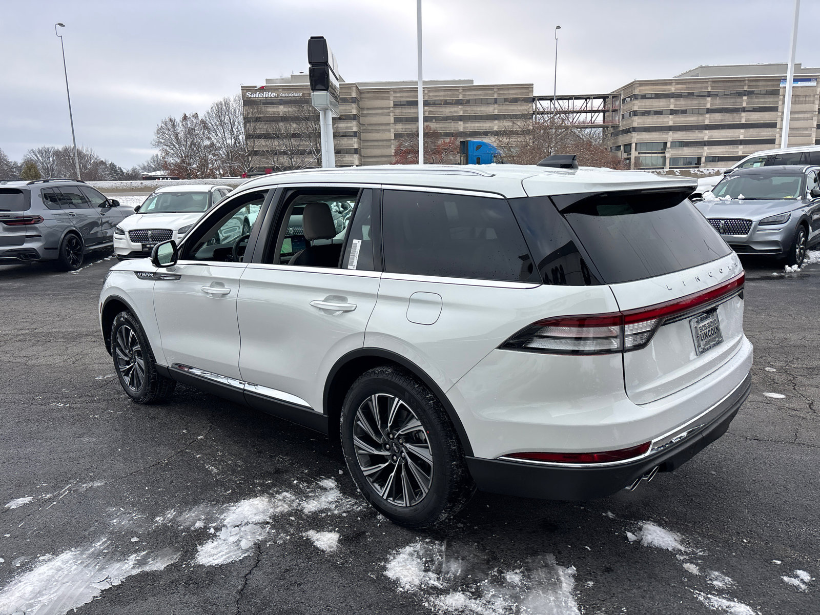 New 2026 Lincoln Aviator AWD image 5