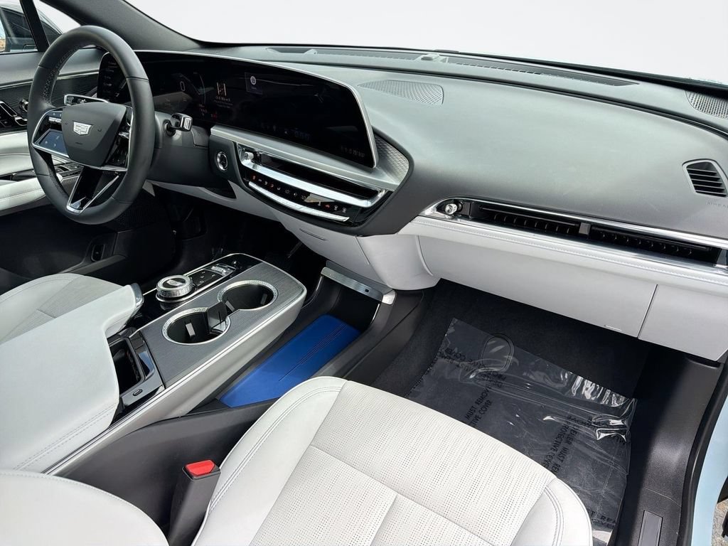 Certified 2024 Cadillac Lyriq Sport AWD/4WD image 31
