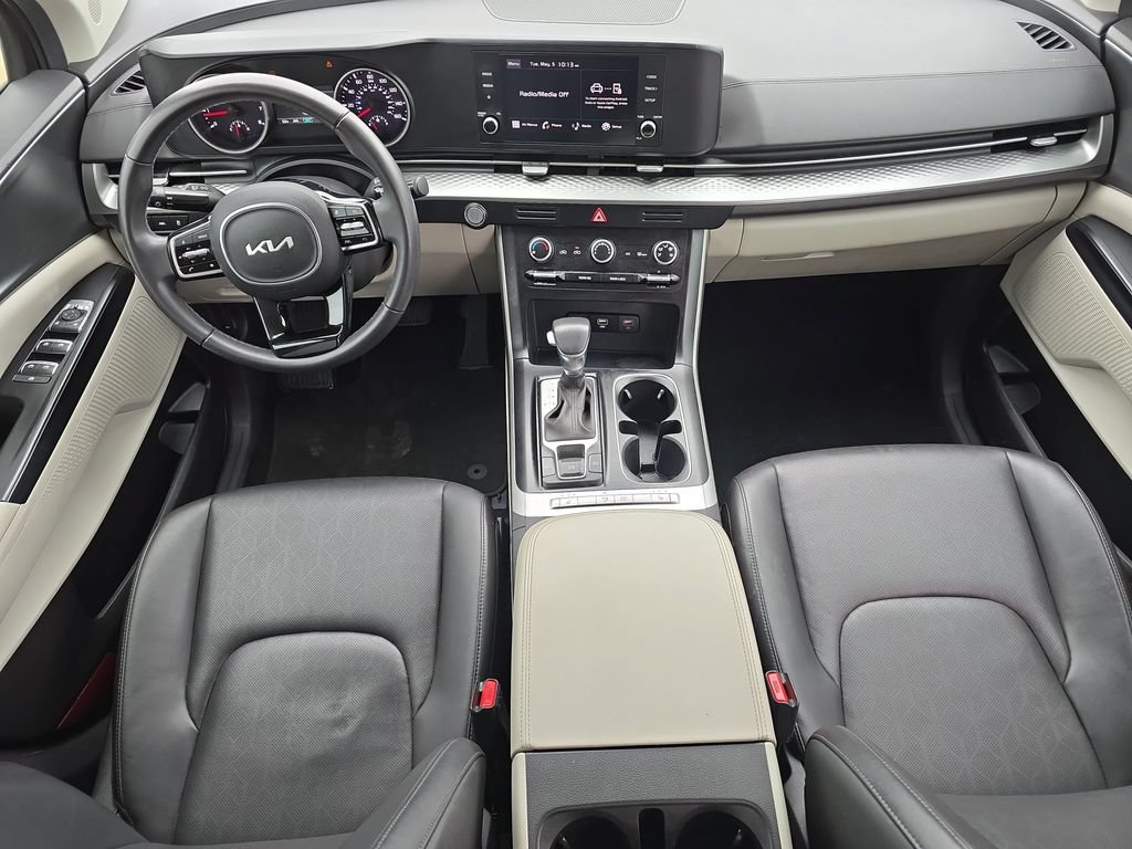 Used 2024 Kia Carnival LX FWD image 9