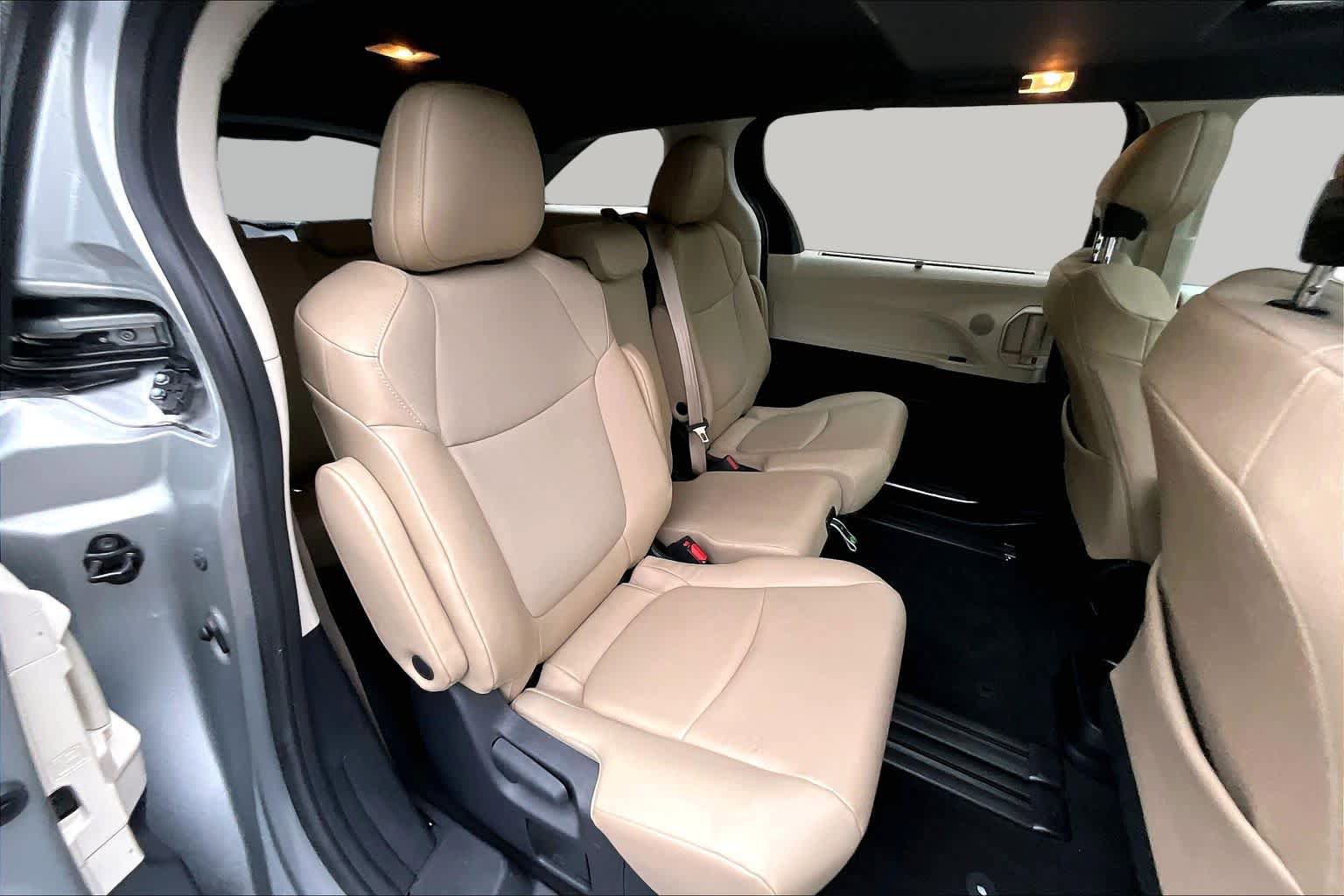 Used 2023 Toyota Sienna XLE FWD image 20