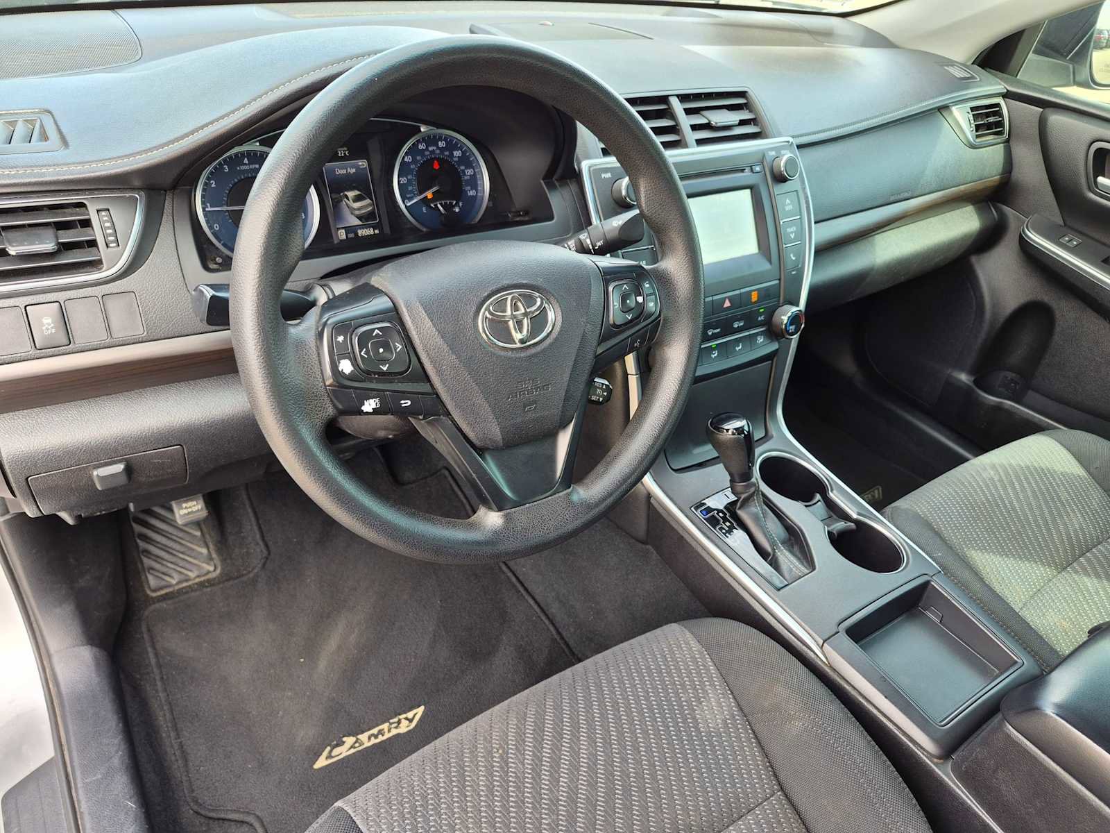 Used 2017 Toyota Camry LE FWD image 3