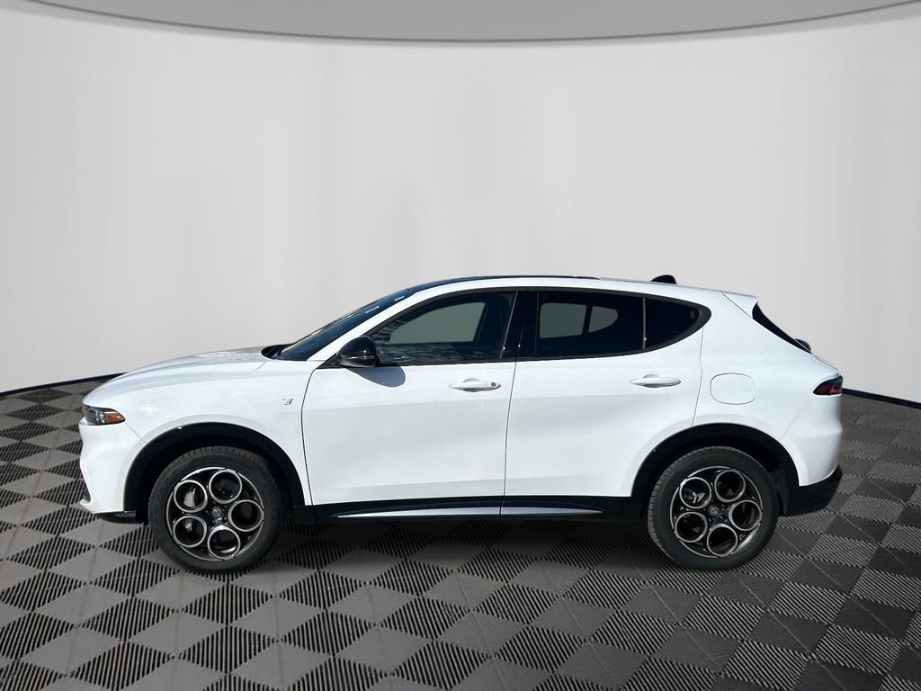 Used 2024 Alfa Romeo Tonale Ti w/ Premium Interior Package AWD/4WD image 2