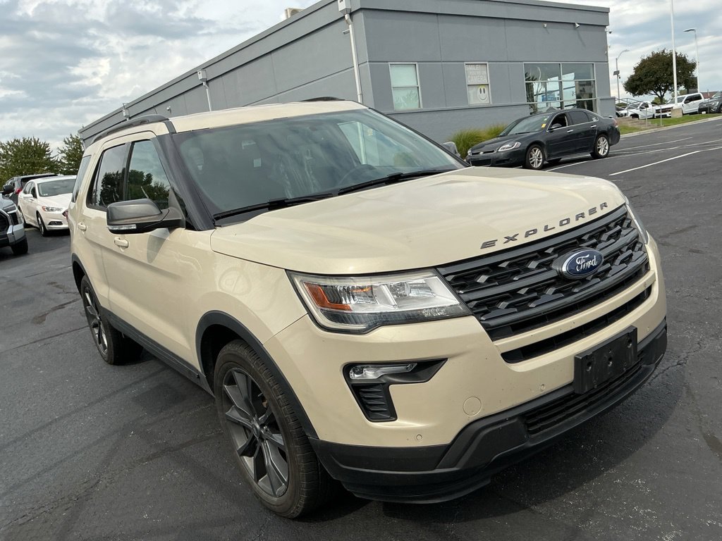 Used 2018 Ford Explorer XLT w/ XLT Appearance Package AWD/4WD image 13