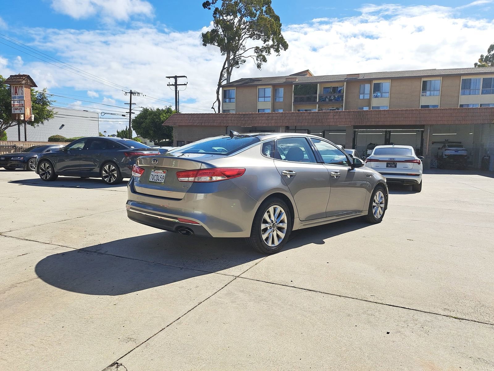 Used 2016 Kia Optima EX w/ Premium Package image 3