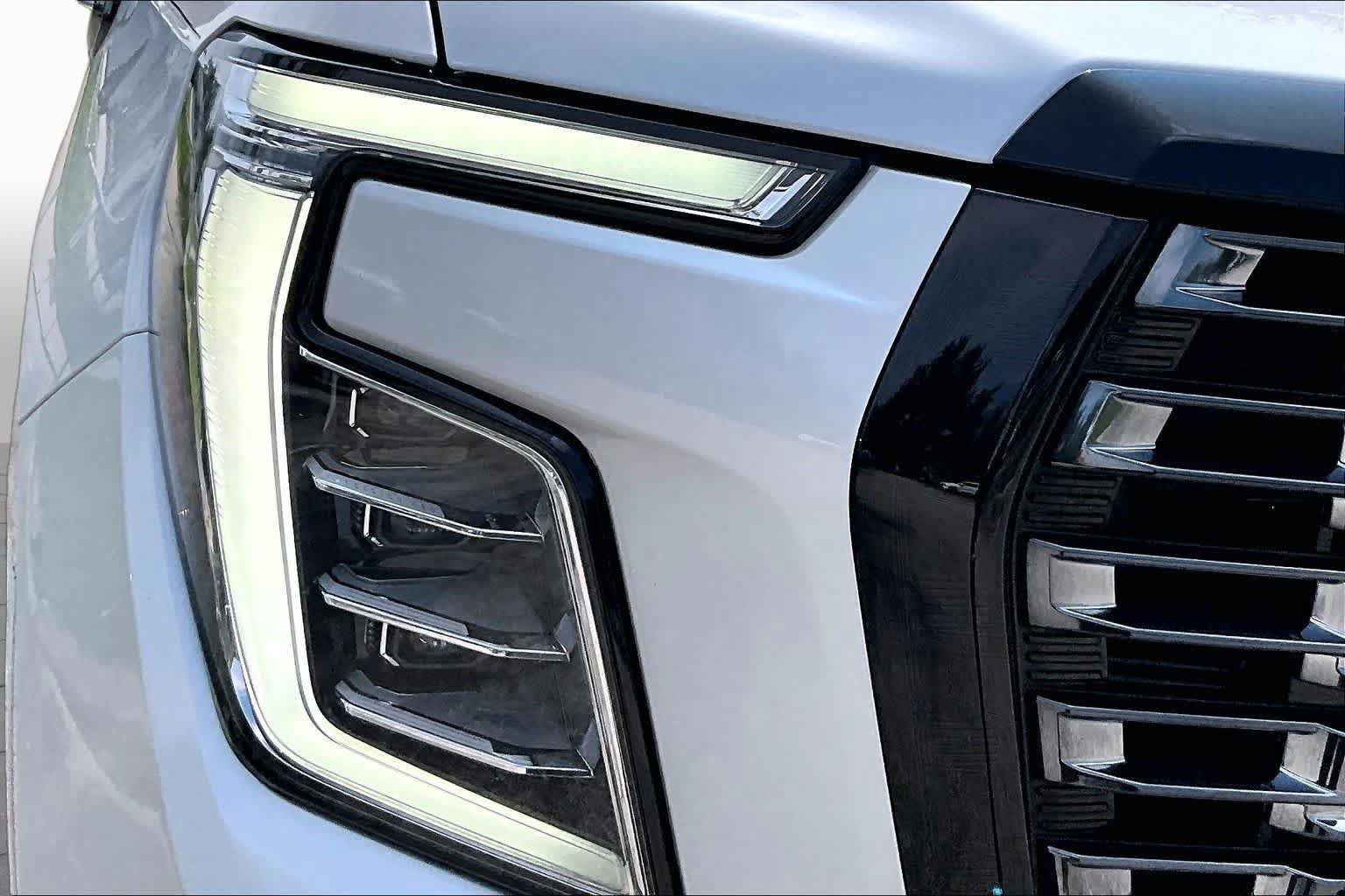 Used 2025 GMC Yukon XL Denali Ultimate AWD/4WD image 28