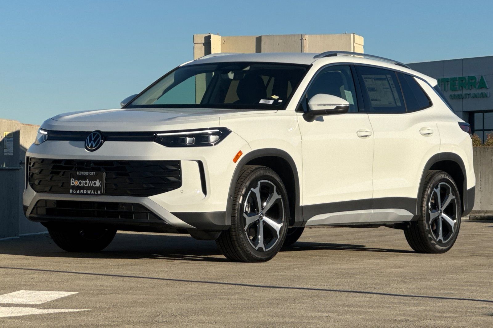 New 2026 Volkswagen Tiguan SE FWD image 8