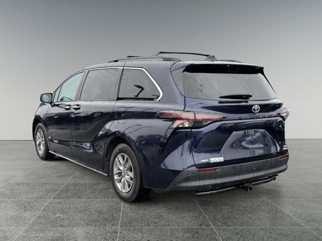 Certified 2024 Toyota Sienna XLE w/ XLE Plus Package image 3