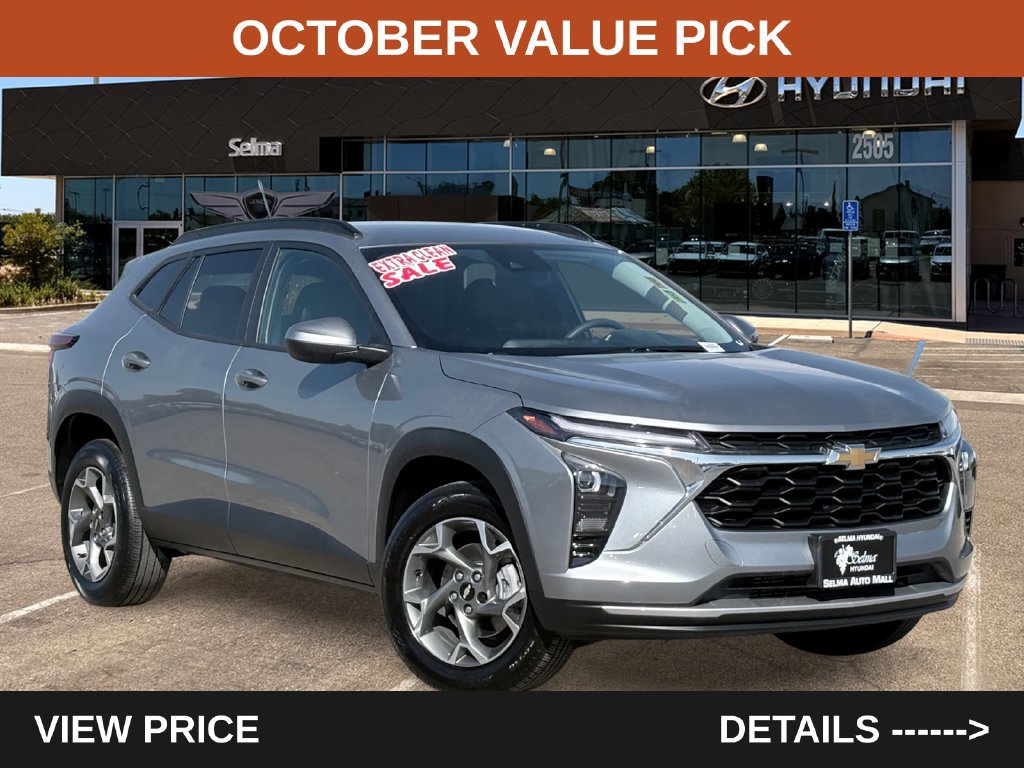 Used 2025 Chevrolet Trax LT FWD image 1