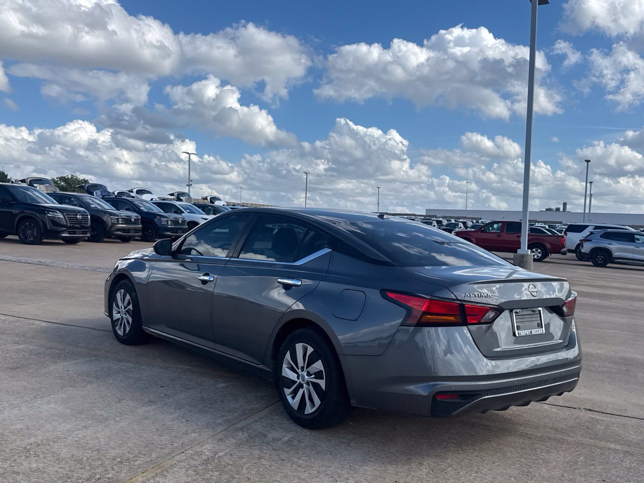 Used 2025 Nissan Altima 2.5 S FWD image 19