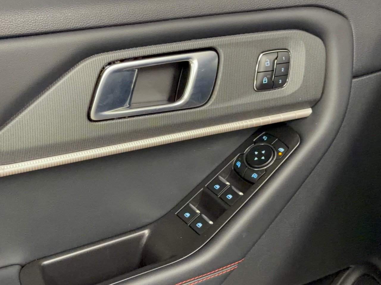 Used 2025 Ford Explorer ST AWD/4WD image 15