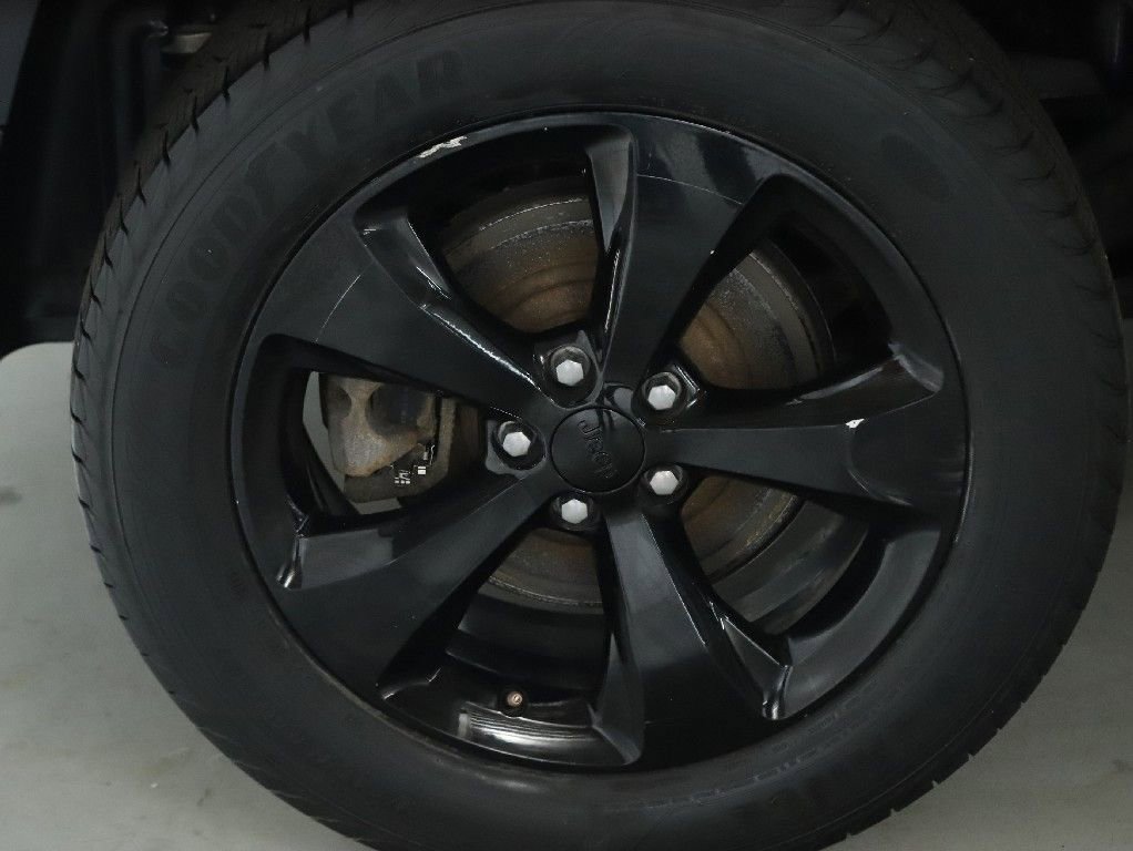 Used 2016 Jeep Cherokee High Altitude w/ Luxury Group AWD/4WD image 12