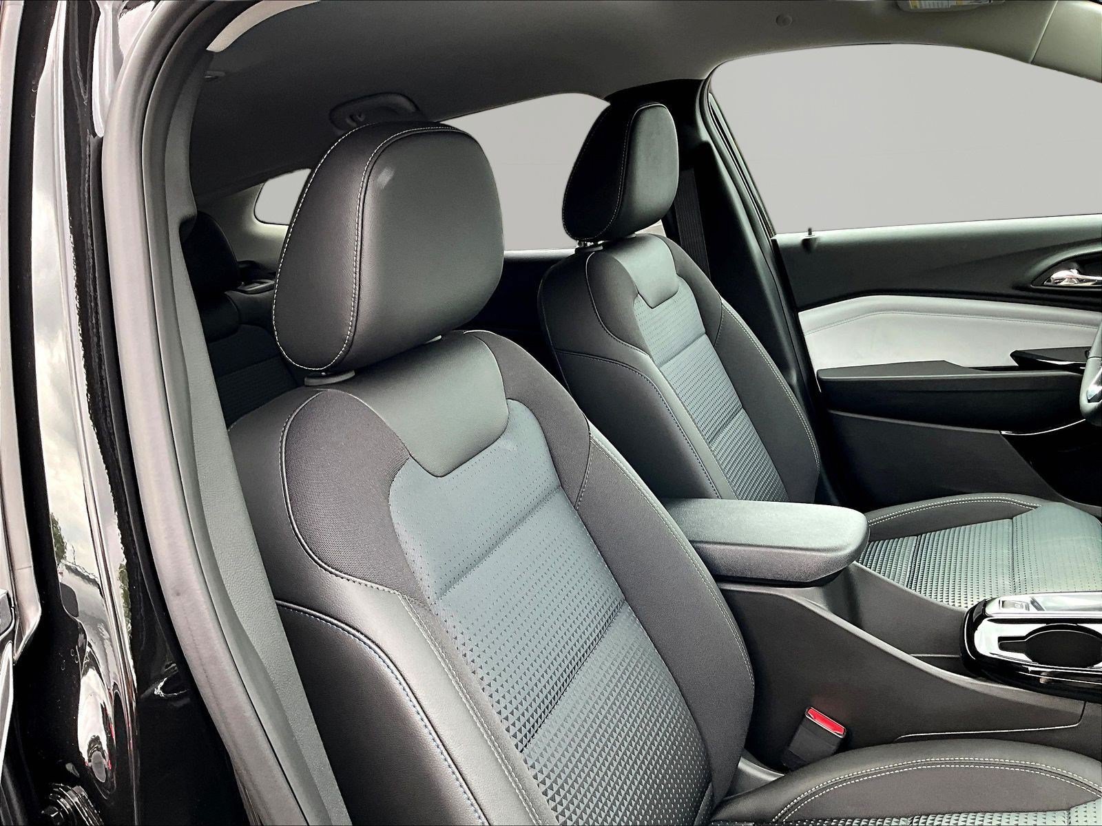 New 2026 Chevrolet Trax LT w/ LT Convenience Package FWD image 19