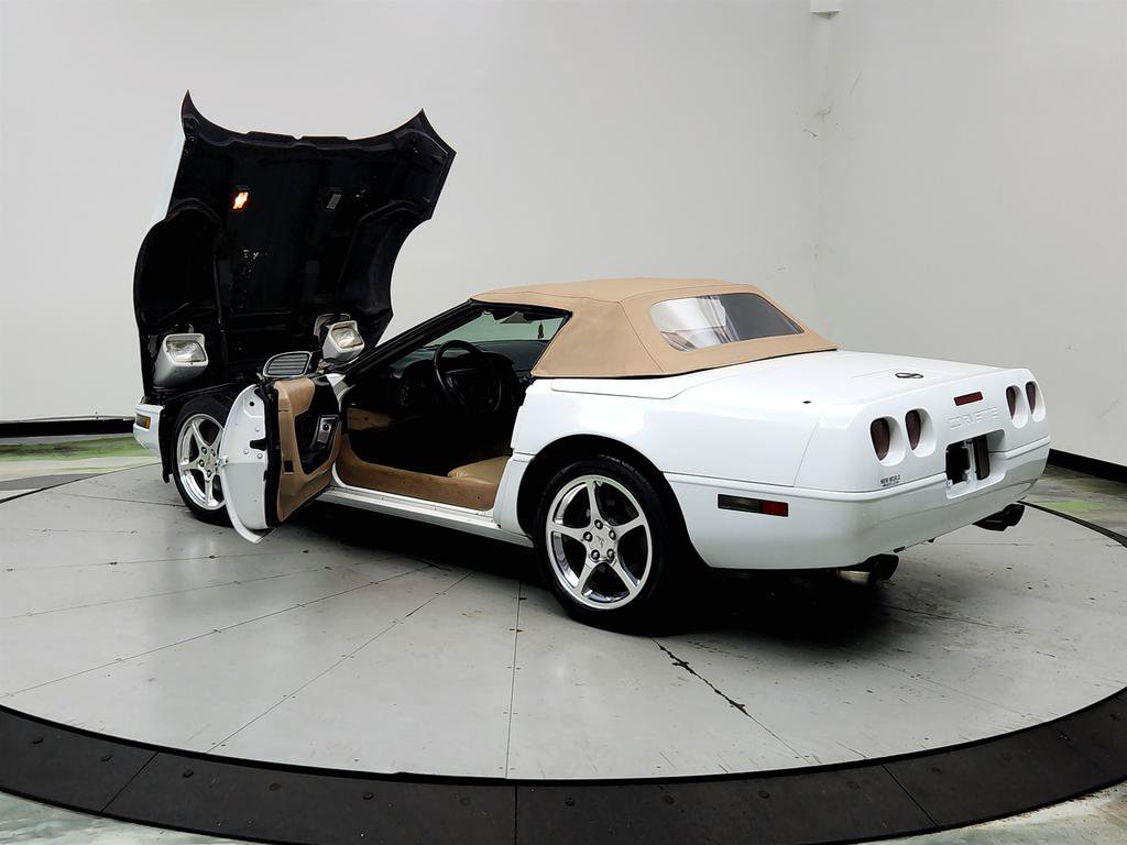 Used 1992 Chevrolet Corvette Convertible RWD image 12