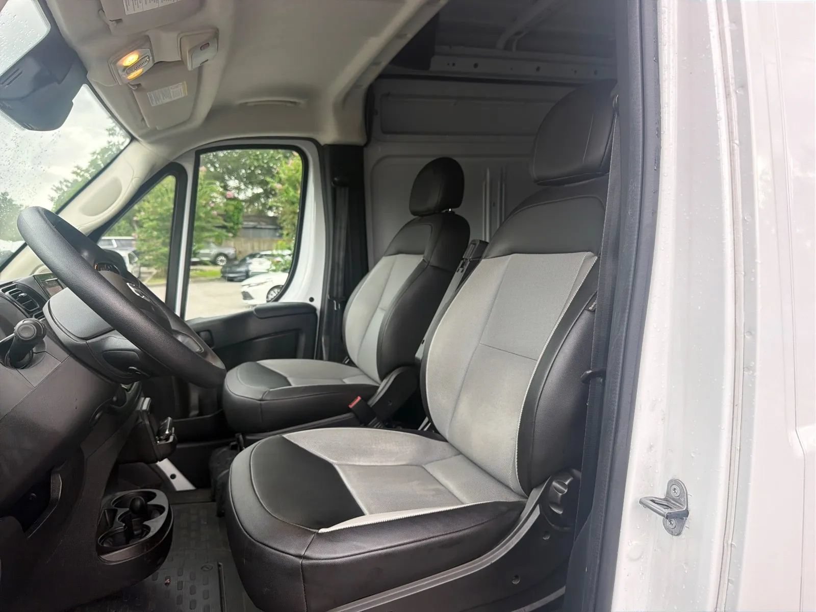 Used 2025 RAM ProMaster 2500 w/ Convenience Group FWD image 10